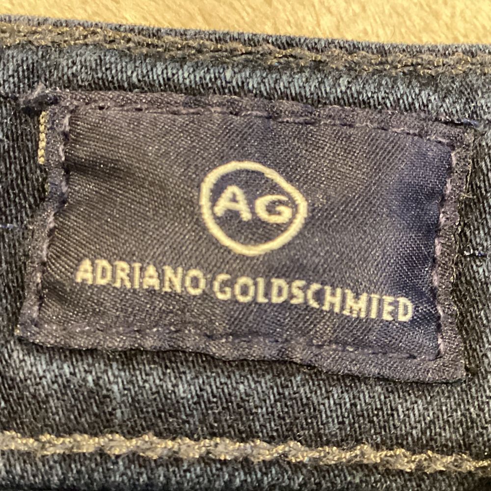 Adriano Goldschmied Dark Wash, The Farrah Skinny, high rise jeans, size 29R - Picture 6 of 9